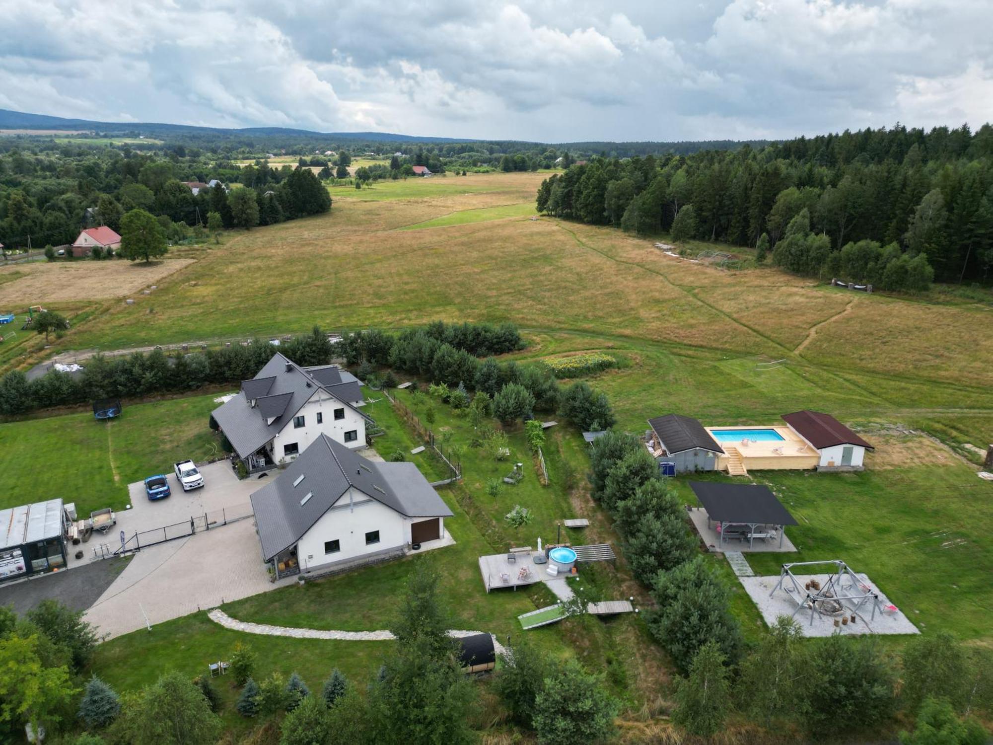 Izerska Baza - Basen, Ebike, Narty, Sauna, Jacuzzi, Las Blisko Swieradow Zdroj - 5D Apartamenty Giebultow  Экстерьер фото