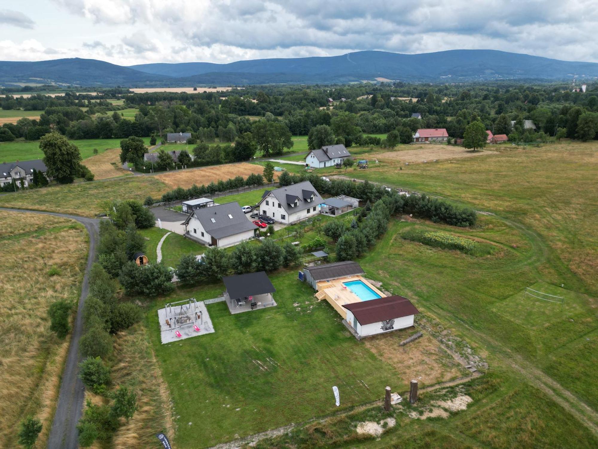 Izerska Baza - Basen, Ebike, Narty, Sauna, Jacuzzi, Las Blisko Swieradow Zdroj - 5D Apartamenty Giebultow  Экстерьер фото
